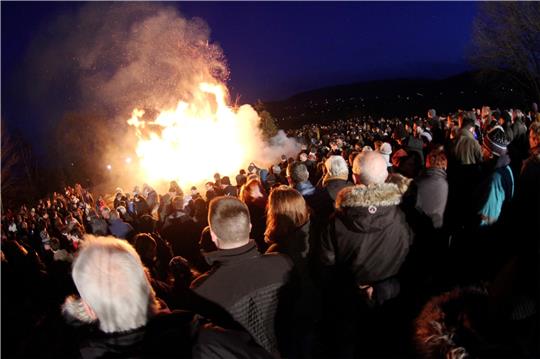 Bei den Osterfeuern in Bad Harzburg werden wieder viele Hundert Besucher erwartet. Archivfotos: Schlegel/Exner