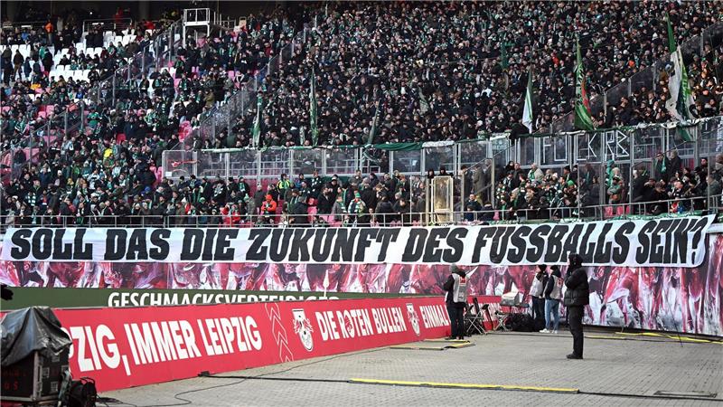 Innenminister: Keine Mehrheit für personalisierte Tickets Bei den Protesten gegen die Pläne der Innenminister ziehen die Fans unterschiedlicher Vereine an einem Strang. (Archivfoto)