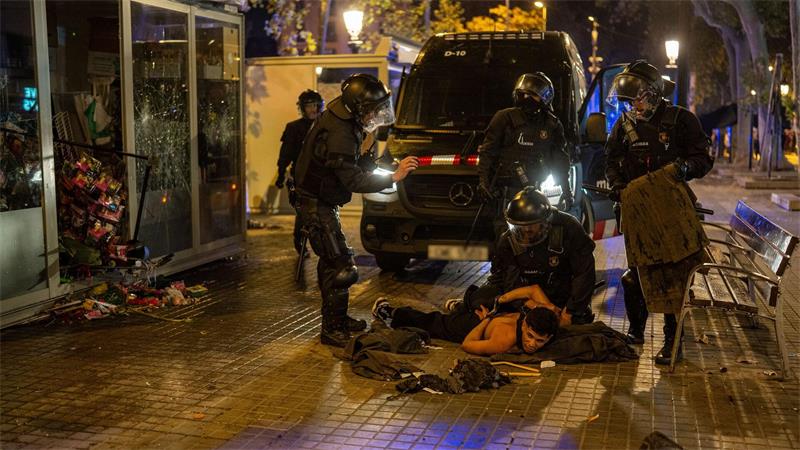Bei den Protesten in Barcelona gab es etliche Festnahmen. 