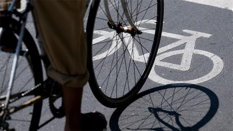 Fahrradbranche verliert Umsatz und Beschäftigung Bei den Radwegen tut sich etwas in deutschen Städten - aber zu wenig aus Sicht der Fahrradbranche. (Archivbild)