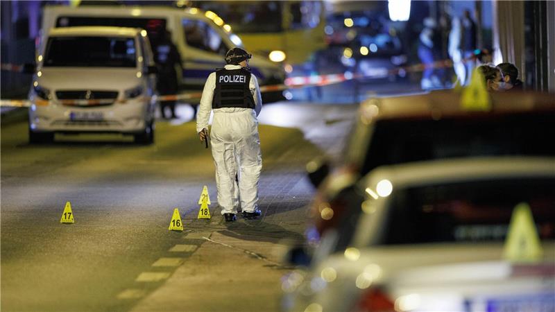 Blutrache für den Bruder: Lebenslang für Schüsse am Gericht Bei den Schüssen vor dem Landgericht waren vier Menschen verletzt worden, teilweise schwer. (Archivbild)