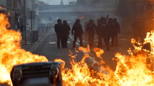 Bei den Schulprotesten in Frankreich sind zahlreiche Menschen festgenommen worden.