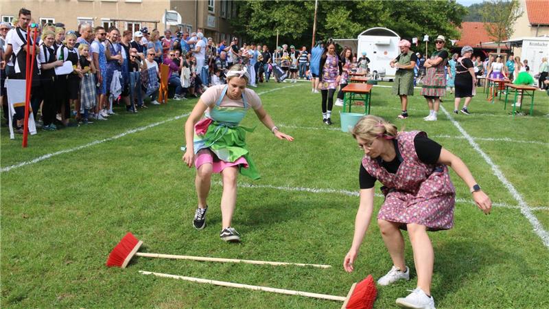 Bei den „Spiele ohne Grenzen“ 2024 sorgte „Das bisschen Haushalt“ für grenzenlosen Spielspaß. Bei der Festvariante am Samstag werden nun die „Wikingerspiele“ viel Können von den einzelnen Mannschaften verlangen.