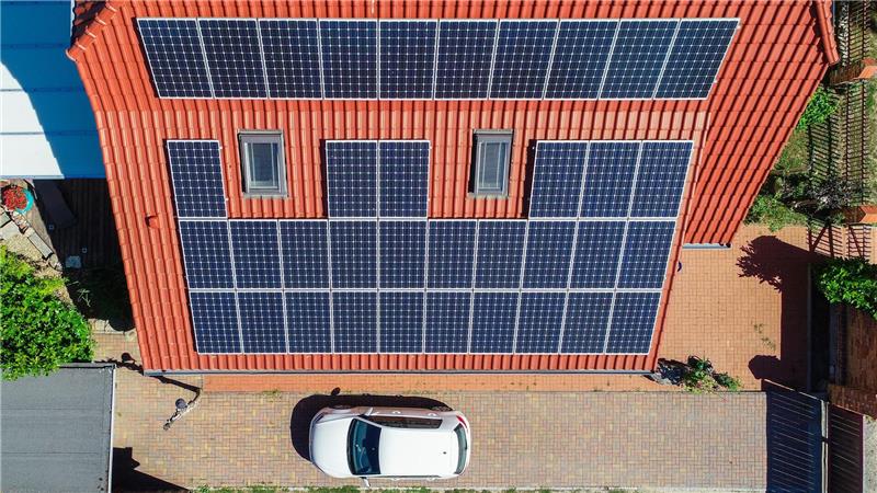 Solaranlagenbesitzer warten teils monatelang auf ihr Geld Bei der Abrechnung von privaten Solaranlagen gibt es vielerorts Probleme. (Archivbild)