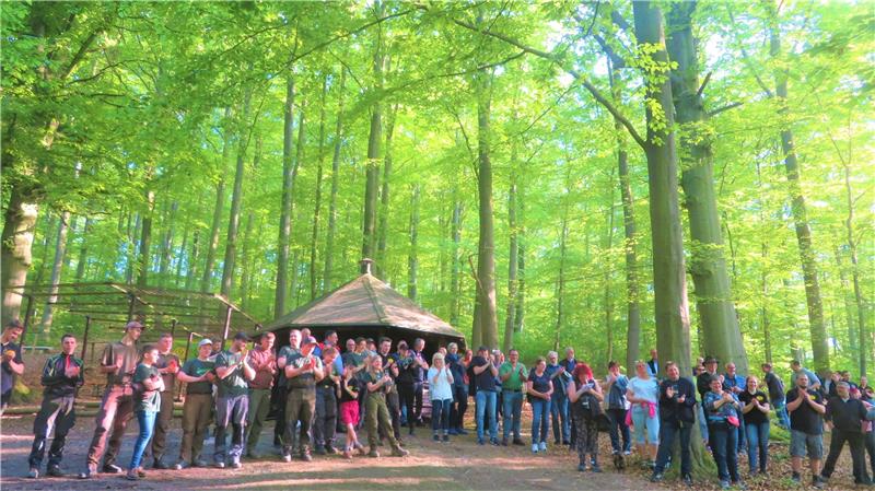 72-Stunden-Aktion: Landjugend saniert Mausebrunnen-Areal Bei der Abschlussveranstaltung kommen alle Akteure der Aktion zusammen. Insgesamt nehmen knapp 60 Mitglieder der Landjugend Nordharz an ihr teil. Foto: Biener