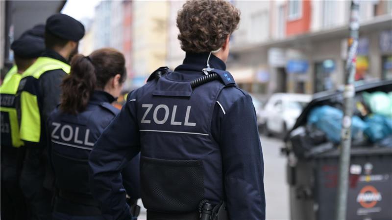 Bei der Aktion ging es unter anderem um mögliche Schwarzarbeit und unversteuerte Tabakprodukte.