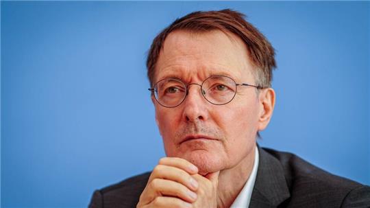 Bei der Aufarbeitung der Corona-Politik gehe es nicht um Schuldzuweisungen, sondern um Lehren für künftige Krisen, sagt Gesundheitsminister Karl Lauterbach. (Archivfoto)