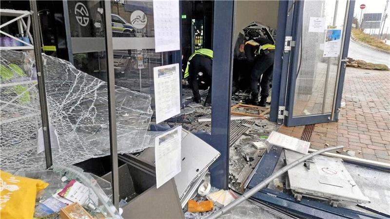 Automatensprengung: Haben Torfhäusler jetzt Angst? Bei der Automatensprengung erbeuten die Täter über 100.000 Euro. Foto: Neuendorf