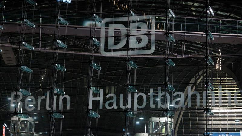 Bei der Deutschen Bahn beginnt in dieser Woche die entscheidende Tarifrunde mit der Lokführergewerkschaft GDL. (Archivbild)