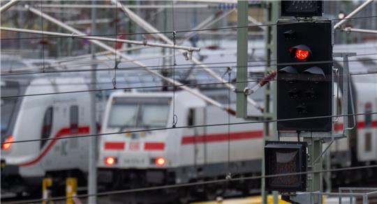 Bei der Deutschen Bahn und weiteren Bahnunternehmen sind weitere Warnstreiks geplant.