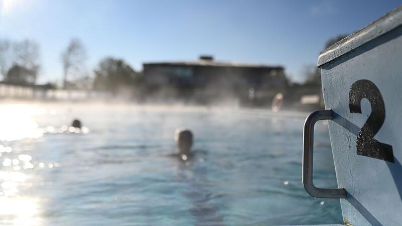 Bei der Entwicklung von Eintrittspreisen in Freibädern ergeben sich unterschiedliche Entwicklungen. (Symbolbild)