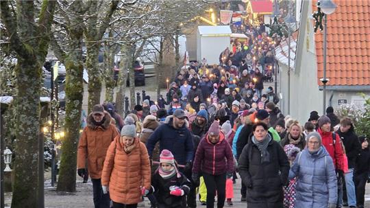 Bei der Fackelwanderung am Samstag ging es für rund 250 Teilnehmer durch Hahnenklee.