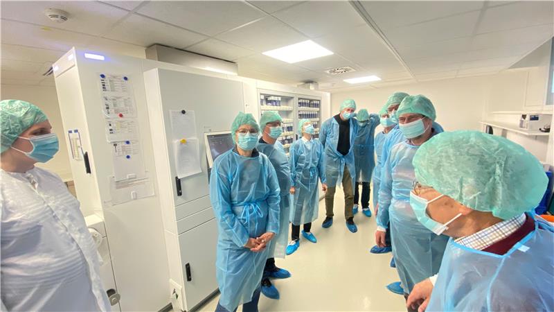 Einblicke in die moderne Krankenhausapotheke Bei der Führung.