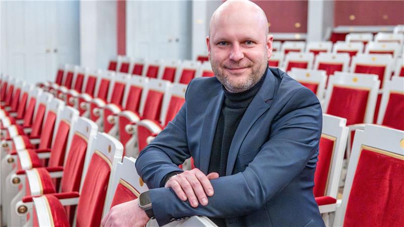 Theater Regensburg ist das „Beste Opernhaus des Jahres“ Bei der Gestaltung des Spielplans bescheinigte die Jury dem Regensburger Intendanten Sebastian Ritschel Mut und Innovationskraft.