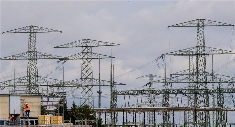 Länder fordern „wettbewerbsfähigen Strompreis” für Industrie Bei der Halbzeit-Klausur des Bundeskabinetts auf Schloss Meseberg will das Bundeskabinett unter anderem über einen staatlich subventionierten Industriestrompreis beraten.