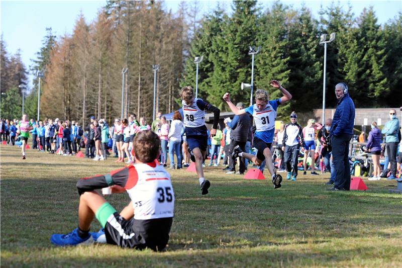 Bei der Herbstleistungsüberprüfung auf Sonnenberg und im Zellerfelder Tal gehen mehr als 200 Nachwuchsathleten an den Start. Sie kämpfen bis ins Ziel. Fotos: Neuendorf