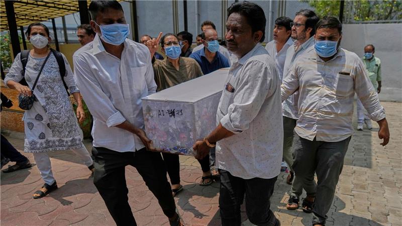Nach Flugzeugabsturz: Behörden übergeben Leichen von Opfern Bei der Katastrophe in Ahmedabad im Bundesstaat Gujarat kamen nach übereinstimmenden Medienberichten mindestens 270 Menschen im Flugzeug und am Boden ums Leben.