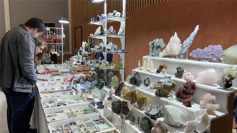 Clausthal-Zellerfeld: Mineralienbörse nur noch an einem Tag? Bei der Mineralienbörse findet jeder ein passendes Stück für zu Hause.