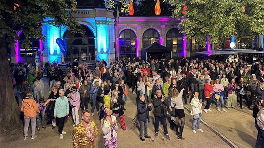 Bei der Open-Air-Summernight 2025 zeigen sich große Lücken im Publikum.
