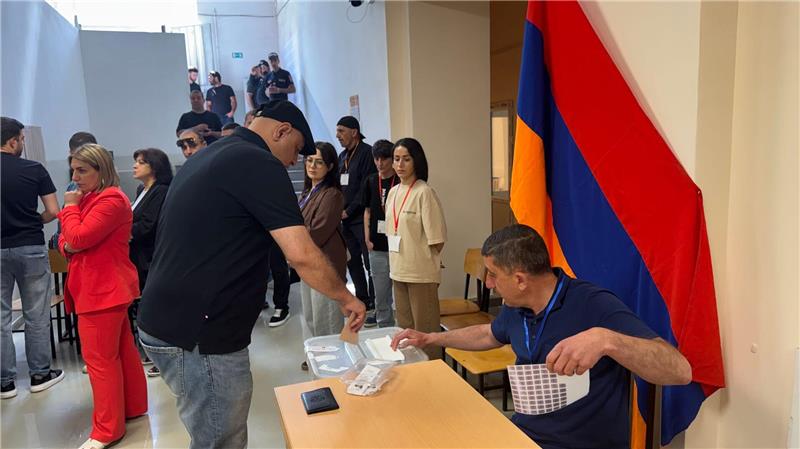 Festnahmen und Skandale überschatten Wahl in Armenien Bei der Parlamentsswahl in Armenien geht es um den außenpolitischen Kurs des Landes, das zwischen Russland und dem Westen laviert.