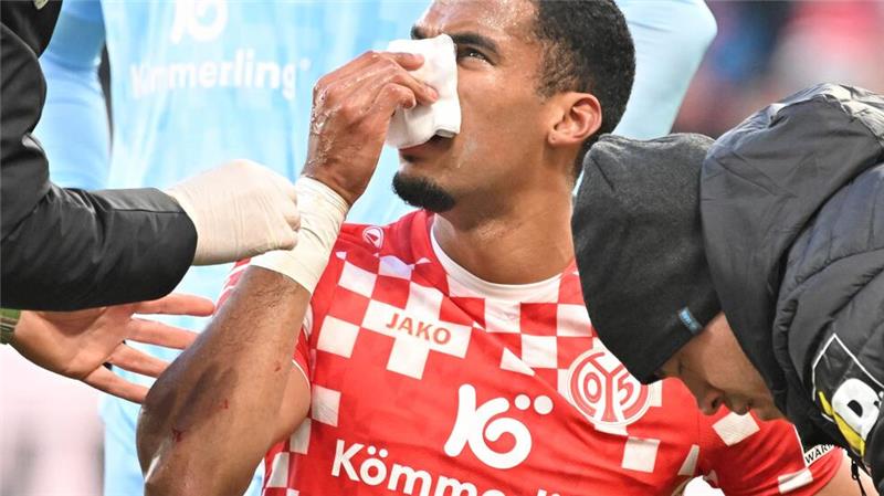 Rückkehrer Burkardt schießt Mainz zum Sieg gegen Bochum Bei der Partie zwischen Mainz und Bochum gab es viele Verletzungsunterbrechungen.