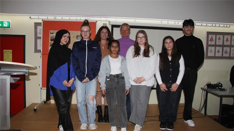 Der Berufsausbildung etwas näher gekommen Bei der Praktikumspräsentation in der Oberschule präsentieren Schüler ihren Lehren ihre Erlebnisse.