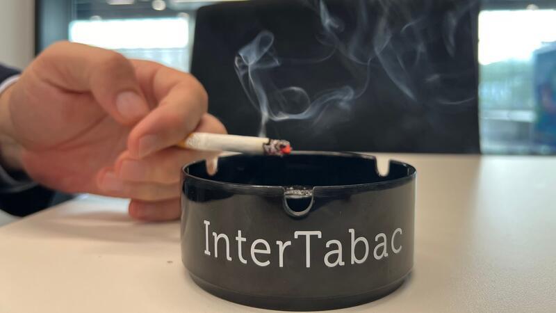 Bei der Pressekonferenz der Intertabac wird geraucht.