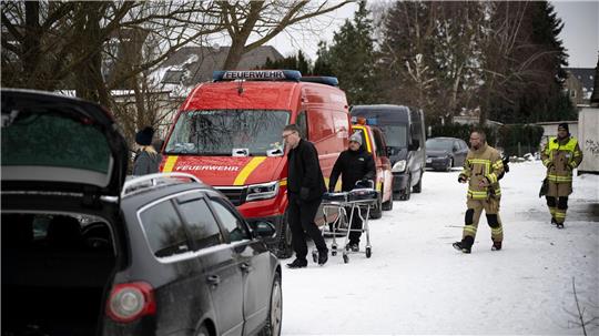 Bei der Suche nach einem Eisbader haben Einsatzkräfte nicht nur einen toten Mann gefunden, sondern auch eine Kamera.