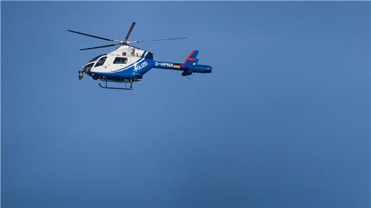 Bei der Suche nach zwei vermissten Kindern im Landkreis Cloppenburg kam auch ein Polizeihubschrauber zum Einsatz. (Archivbild)