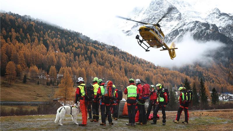 Lawinen-Drama in Südtirol: Fünf Deutsche tot Bei der Suche war die Bergwacht auch mit einem Hubschrauber im Einsatz.