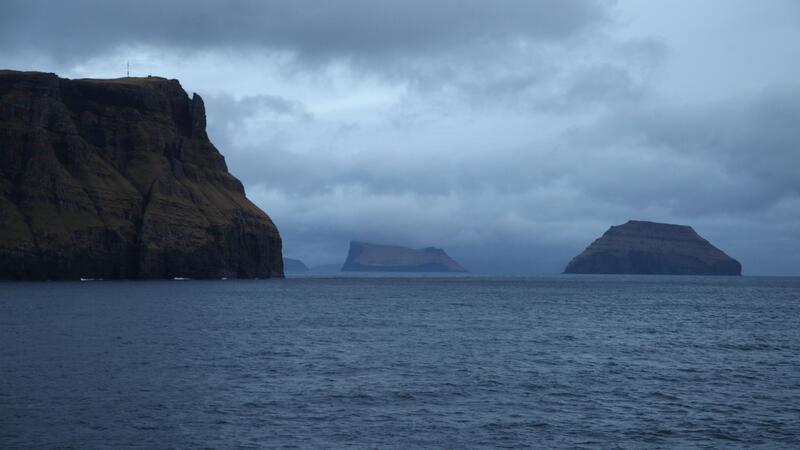 Bei der Überfahrt von der südlichen färöischen Insel Suduroy nach Norwegen ist es zu einem Unglück gekommen. (Archivbild)