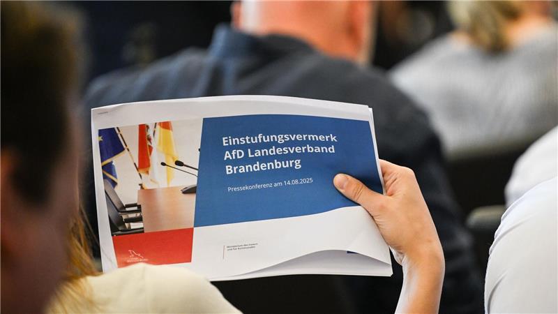 Bei der Vorstellung des Verfassungsschutz-Gutachtens in Potsdam zur Einstufung der AfD als gesichert rechtsextremistisch.