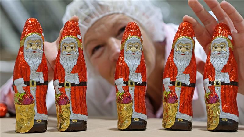 Bei der Wergona Schokoladen GmbH in Wernigerode sind die Vorbereitungen auf das Weihnachtsgeschäft in vollem Gange. 