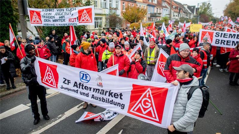 Bei der größten Kundgebung in Bremen trafen insgesamt drei Demonstrationszüge zusammen.