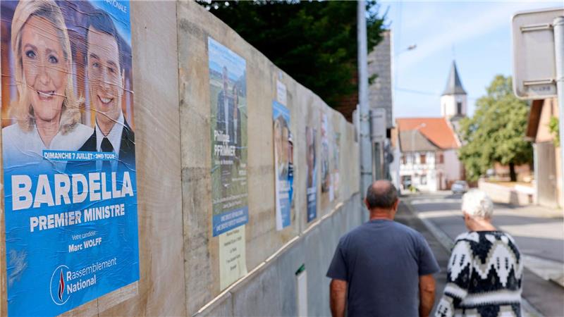 Geht nun Jordan Bardella ins Rennen um den Élysée-Palast? Bei der vorgezogenen Parlamentswahl 2024 warb das Rassemblement National mit Bardella als künftigem Premierminister. (Archivbild)