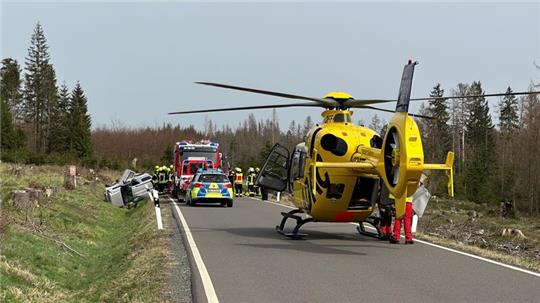 Bei diesem Verkehrsunfall am 8. April vergangenen Jahres auf der Stahlhaistraße sind die Hohegeißer als erstes vor Ort und befreien den 81-jährigen Fahrer aus seinem Wagen.