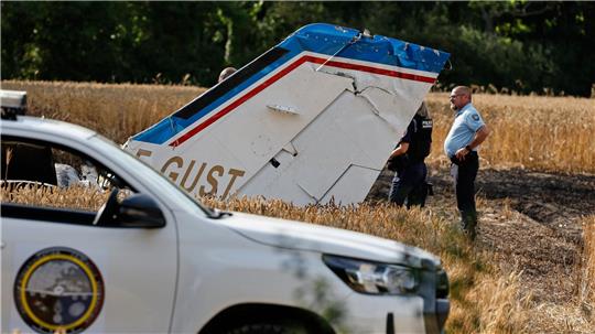 Bei einem Absturz eines Propellerflugzeugs sind zwei Menschen ums Leben gekommen, darunter der Mitgründer der weltweit bekannten Videospielfirma Ubisoft, Claude Guillemot.
