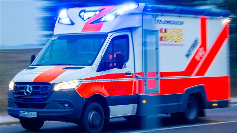 Motorradfahrer stürzt auf B248: Straße mehrere Stunden gesperrt Bei einem Auffahrunfall auf der B248 verletzte sich ein 22-jähriger Motorradfahrer.