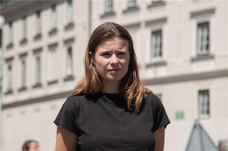 Neubauer: Sommer muss Wendepunkt beim Klimaschutz werden Bei einem Besuch im von einer verheerenden Flutkatastrophe heimgesuchten Slowenien hat Luisa Neubauer von den Regierungen Europas einen Wendepunkt in der Klimapolitik verlangt.