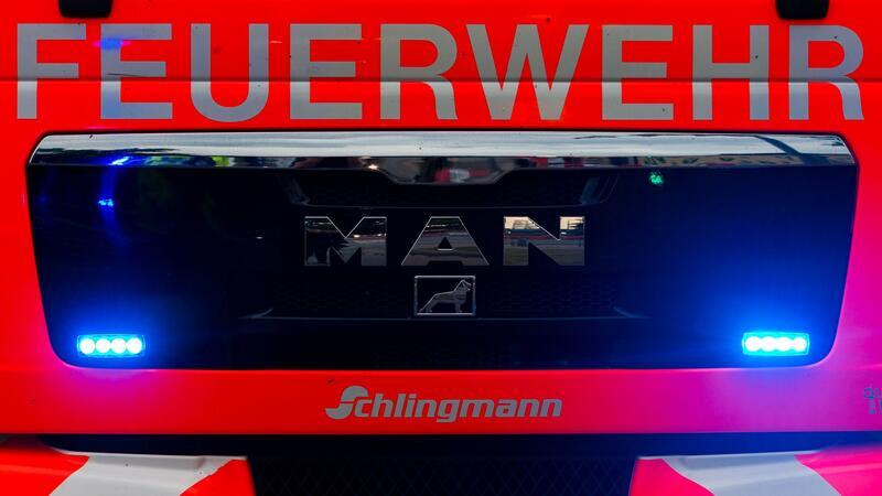 Bei einem Brand in Peine ist ein Millionenschaden entstanden. Drei Menschen erlitten Verletzungen.