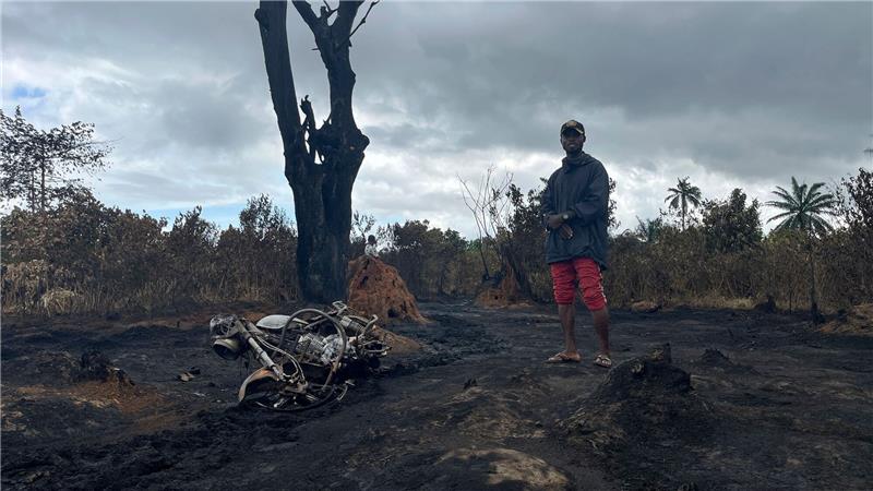 Bei einem Brand in einer illegalen Raffinerie in Nigerias ölreichem Niger-Delta sind mindestens 18 Menschen ums Leben gekommen.