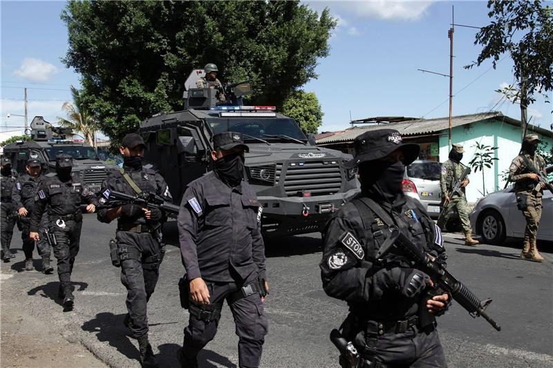 Bei einem Großeinsatz gegen die mächtigen Jugendbanden in El Salvador haben  Sicherheitskräfte die Stadt Soyapango abgeriegelt und nach Gangmitgliedern gesucht.