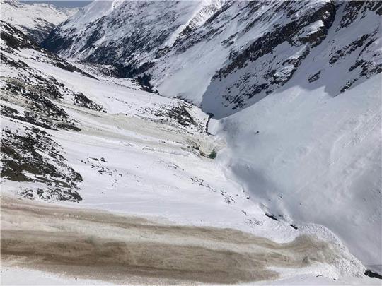 Bei einem Lawinenabgang in den Ötztaler Alpen in Österreich sind drei Wintersportler aus den Niederlanden ums Leben gekommen.