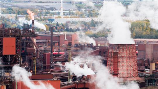 Bei einem „Stahlgipfel“ im Bundeskanzleramt wollen Politik und Wirtschaft über die Zukunft der deutschen Stahlindustrie sprechen. (Archivbild)
