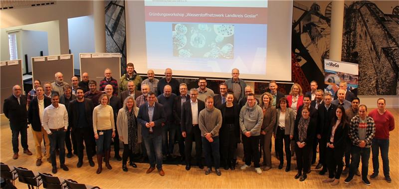 Der Landkreis Goslar als Wasserstoff-Region Bei einem Treffen im Kreishaus haben Landkreis und Stadt Goslar mit Vertretern aus Wirtschaft und Forschung das neue Wasserstoffnetzwerkaus der Taufe gehoben. Foto: Privat