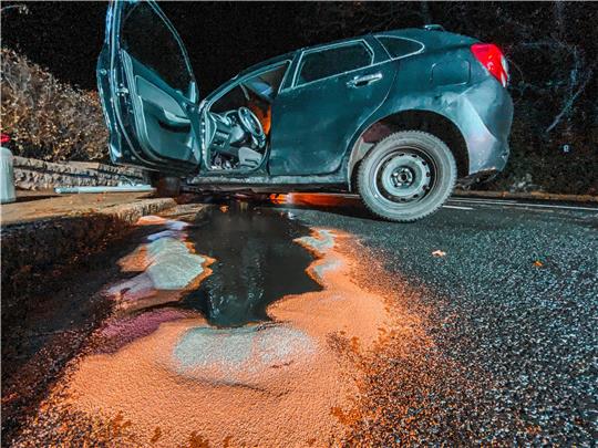 Bei einem Unfall am Zwingerwall wurde eine Person verletzt.  Foto: Feuerwehr