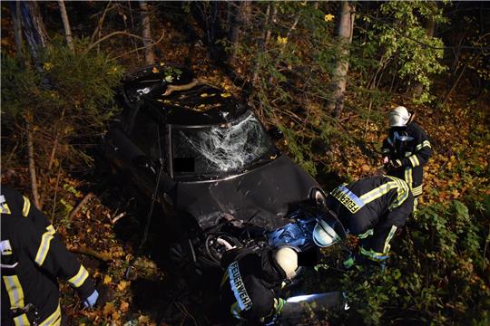 Bei einem Unfall auf der Bundesstraße 27 bei Neuwerk verletzen sich drei Personen zum Teil schwer. Foto: Polizeirevier Harz