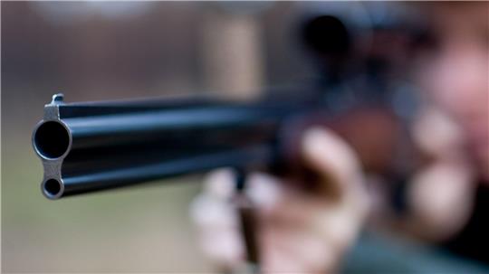 Bei einem Unfall mit einem Jagdgewehr ist in der Ukraine ein sechsjähriges Mädchen getötet worden. (Symbolbild)