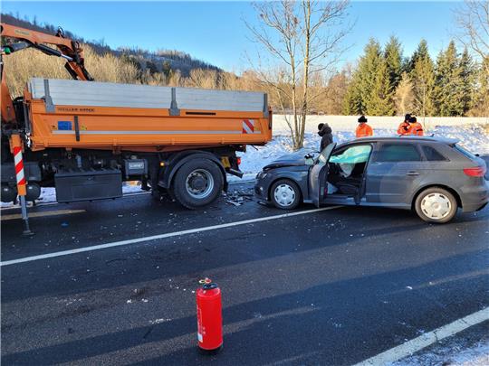 Bei einem Verkehrsunfall auf der L 501 zwischen Göttingerode und Oker wird am Donnerstagvormittag eine 38-jährige Frau leicht verletzt. Foto: Exner
