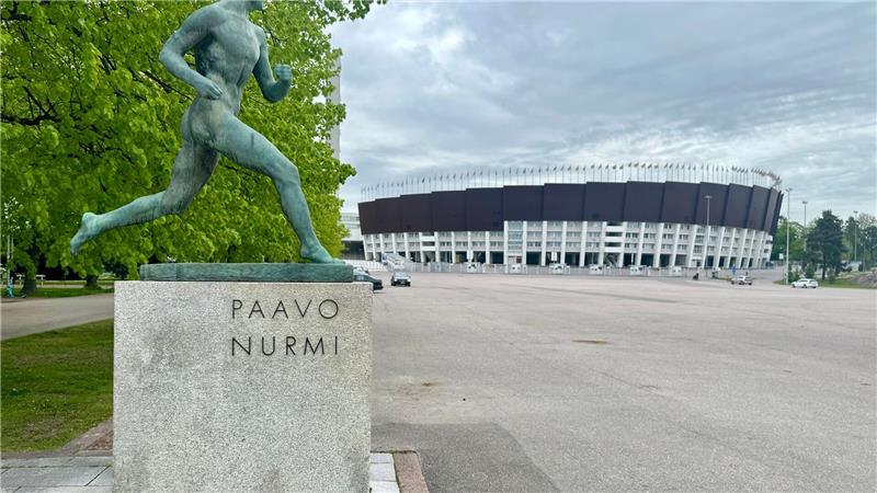 Bei einem WM-Qualifikationsspiel im Olympiastadion von Helsinki hat es einen tragischen Zwischenfall gegeben. 